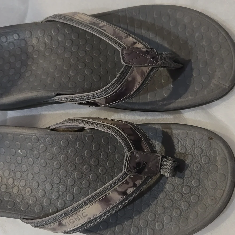Vionic Metallic Gray Sandals - Picture 5 of 5